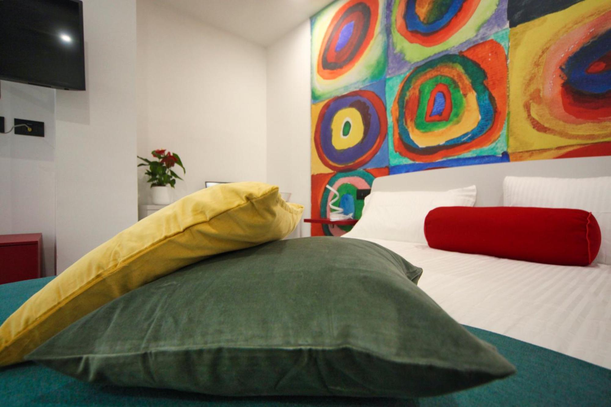Be-Coloured Hotel Napels Kamer foto