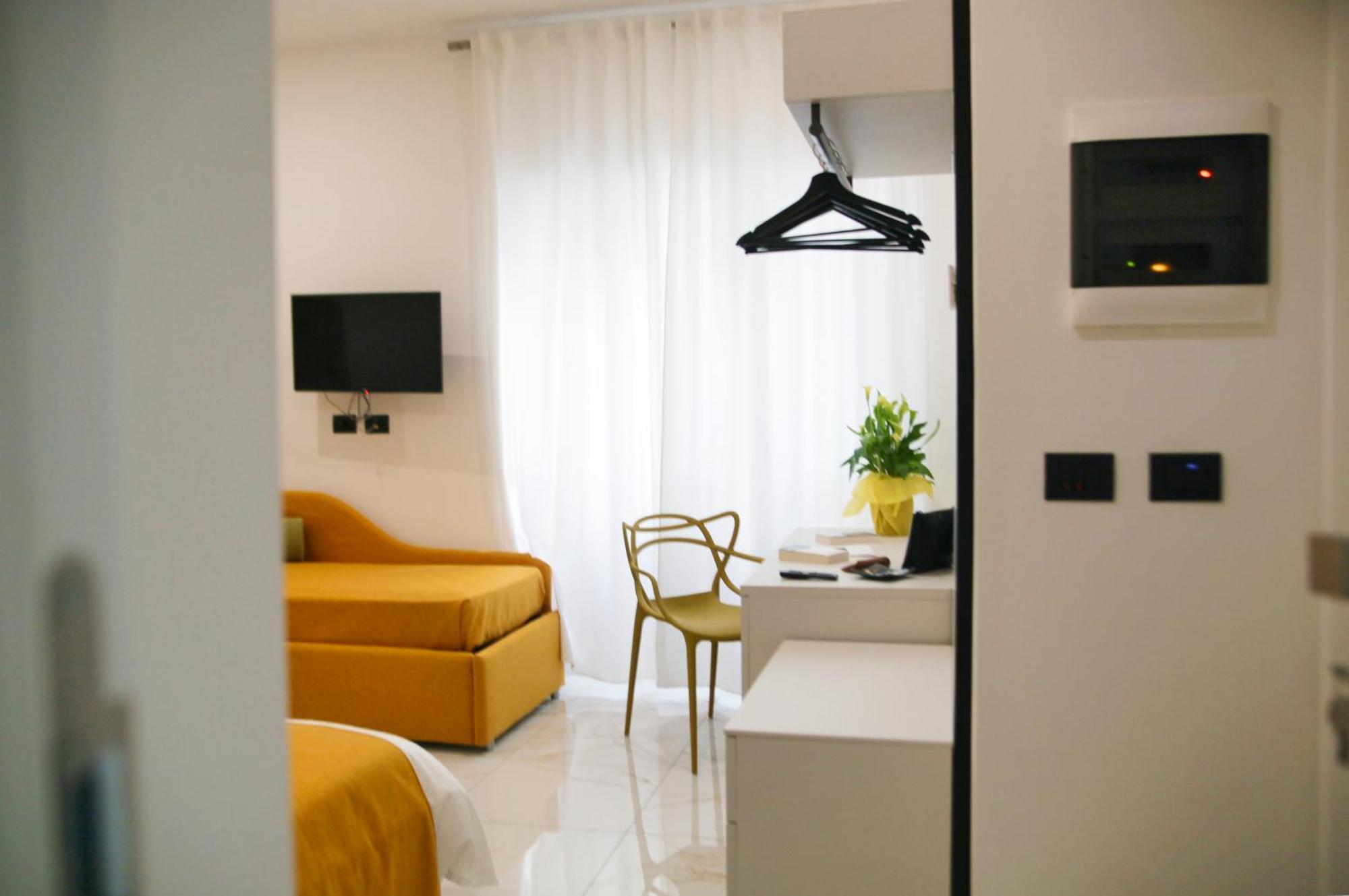 Be-Coloured Hotel Napels Kamer foto